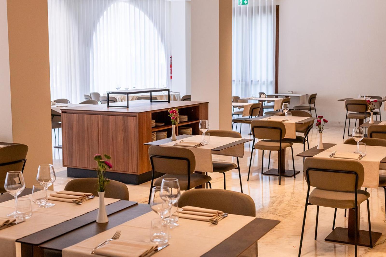 Giussano Hotel Habitat מראה חיצוני תמונה